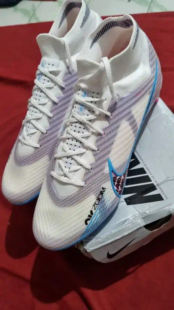 Sepatu bola nike