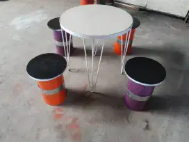 Meja dan kursi 1 set kondisi baru