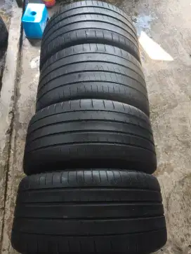 Michelin pilot super sport 265 35 R19 & 295 30 R19