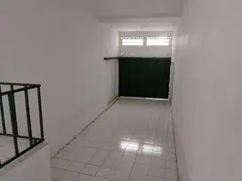 Sewa Rumah Luas 2 Lantai di Mainroad BKR dkt Buah Batu