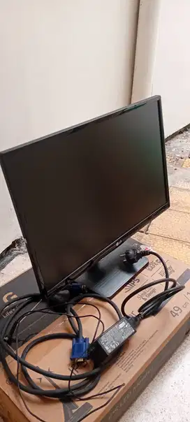 Monitor LG 20 Inch, Dari Baru, Dot Hitam di Pinggir, Dus Lkp, Pejaten