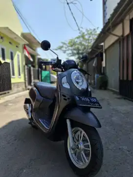 Honda Scoopy Stylish 2022 
Warna Coklat
Km 22rb
