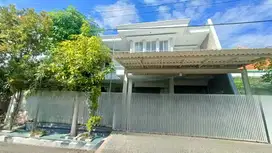 DIJUAL RUMAH, 2 LANΤΑΙ, Manyar Kartika, 2 Lantai, SHM dekat MERR