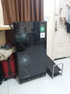 Kulkas sharp 1 pintu like new