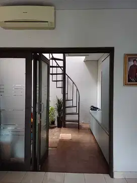 Rumah Minimalis, 2 lantai, siap huni, dekat LRT