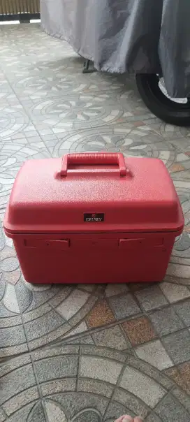 Kotak Beauty Case merk DELSEY