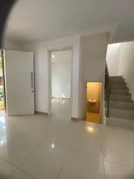 Dijual Rumah Kosongan 2 Lantai Karelia Village, Gading Serpong