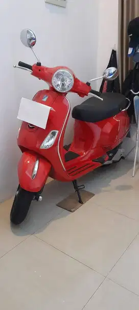 MOTOR VESPA PIAGGIO LX 125 RED GLOSSY KM DIBAWAH 500KM JUAL CEPAT