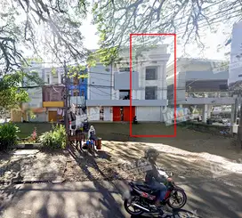 RUKO 3 LANTAI JALAN POROS LETJEN S. PARMAN, LEBAR 5 METER, PARKIR LUAS