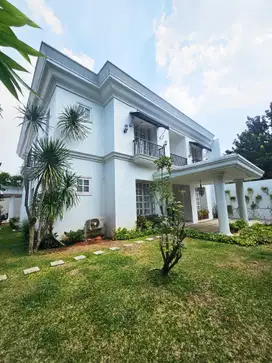 Jalan Utama. Mewah, Furnished. Rumah Dijual Bintaro - Tanah Kusir