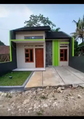 Rumah strategis dekat jalan raya Bomang