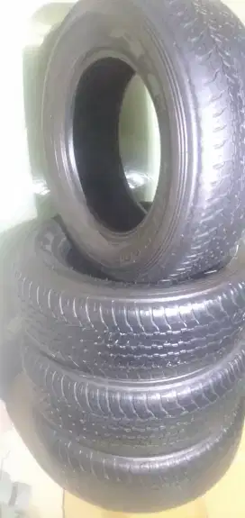 Ban bekas Dunlop 4 buah masih mulus