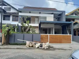 dijual rumah dua Lantai Depok condong catur