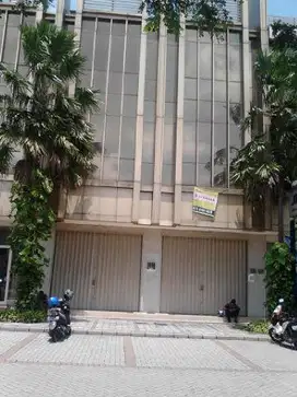 Ruko Gandeng Boulevard Siap pakai di Golf Lake Residence Cengkareng
