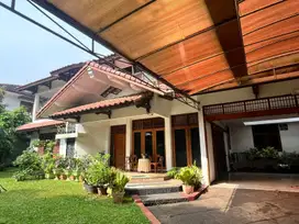 Di sewa rumah mewah dengan harga murah di jL.Tirtayasa kebayoran baru