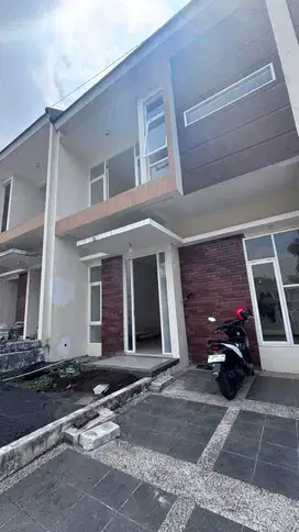 Properti Eksklusif di Batu SHM, Private Pool, View Pegunungan