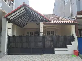 Rumah Sudah Direnovasi Dan Siap Huni, Selatan,di Cluster Taman Royal 2