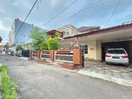 rumah mewah beserata isi nya deket stadion ciceri