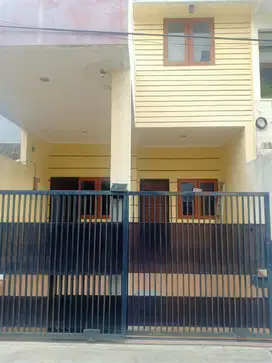 Rumah dalam komplek Taman Ratu dekat Greenville Jakarta Barat