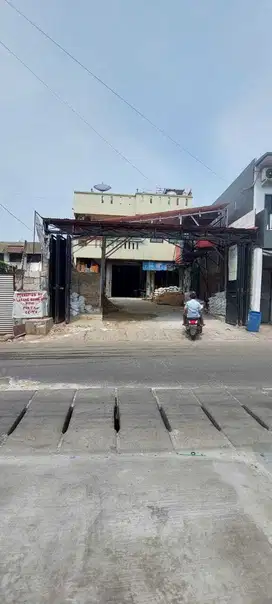 Dijual Rumah Bonus Usaha Toko Bangunan, LT 404m, HGB, Cor 3 Lantai