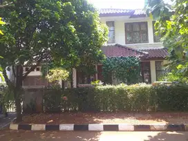 Rumah Mewah 2 lantai (hoek) Perumahan Elite di Lebak Bulus, JakSel