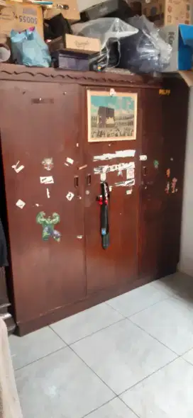 Jual butuh 2 Lemari jati lawas 3 pintu dan 2 pintu