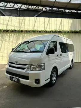 TOYOTA HIACE COMMUTER DIESEL MT 2024