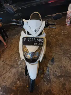 Suzuki hayate putih