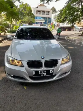 Dijual cepat e90 320 LCI 2011
