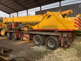 Crane Kato 30 Ton