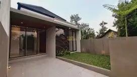 RUMAH MEWAH DESAIN KONTEMPORER HANYA 7 MENIT DARI KAMPUS UII