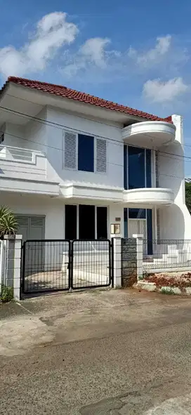 Disewa Rumah Baru 2 Lantai di Taman Modern Cakung, Jakarta Timur