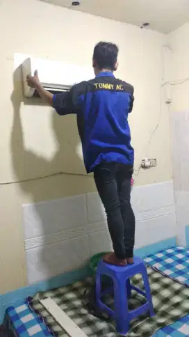 Panggilan jasa pemasangan AC baru ke rumah