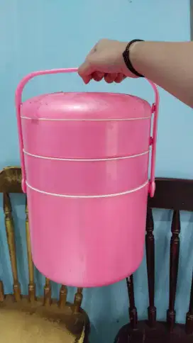 TOPLES TUPPERWARE DAN TEMPAT MAKANAN