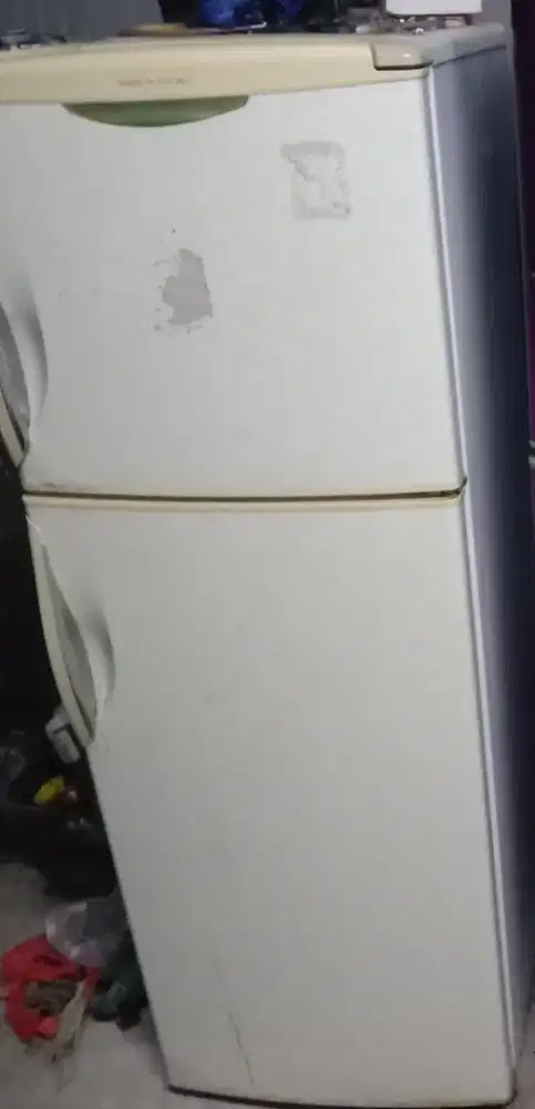 Kulkas 2 pintu atas beku bawah dingin