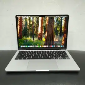 Macbook Air 13-inch 2022 Chip M2 RAM 8GB SSD 256GB ( Second )
