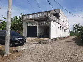RUMAH DI KELURAHAN METATU, BENJENG, GRESIK