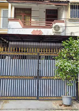 Jual Cepat Rumah Sudah Renovasi Bebas Banjir di Taman Palem JakBar