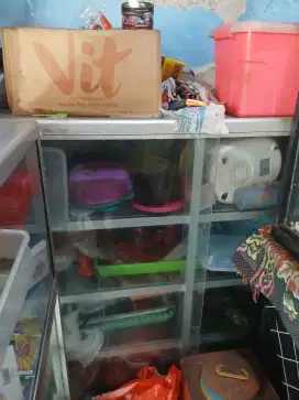 ETALASE (FULL KACA SAMPAI RAK BAWAH) 4 RAK 1,5 METER