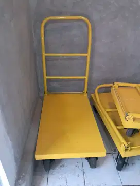 Troli kuat, kokoh, dan awet. Bisa dilipat