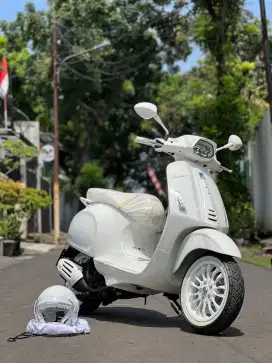 Vespa sprint justin bieber km 100 perak ( jb anniv limited gts gtv )