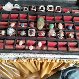 Jual yang ada di gambar semua batu ring sama kotaknya