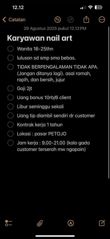 Karyawan Nail art staff