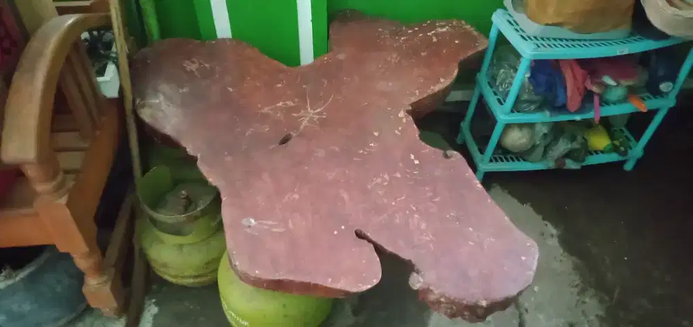 Meja bonggol utuh