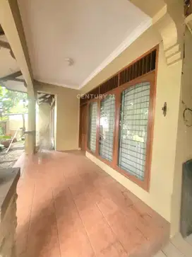 Rumah Perlu Renovasi Dalam Cluster Di Bintaro Sektor 9  7137