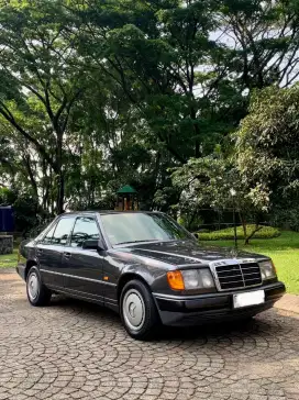 Mercedes Benz W124 300e