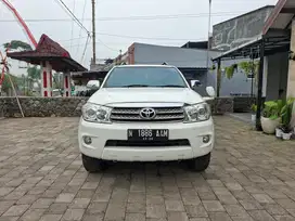 Fortuner G Diesel Matic 2011 low KM