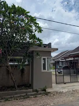 Disewakan rumah 2 kamar tidur dan lokasi strategis (Tahunan)