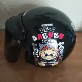 Helm remaja/dewasa labubu hitam