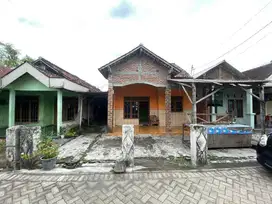 RUMAH DI KELURAHAN SIRNOBOYO, BENJENG GRESIK
